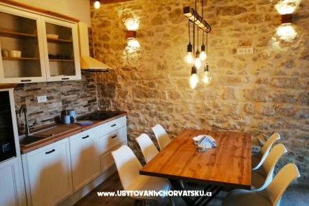 Dalmatinska kamena kuća Sv. Filip i Jakov Chorvatsko